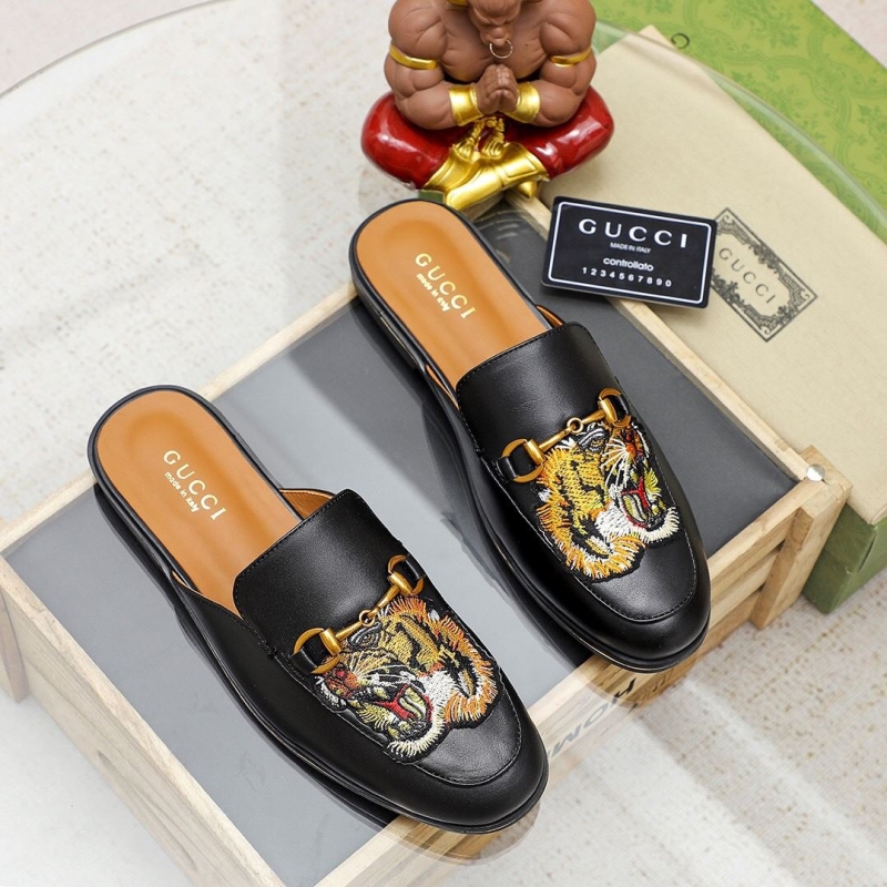 G*u*i slippers